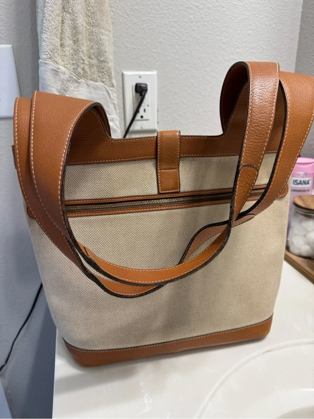N/A neutral canvas